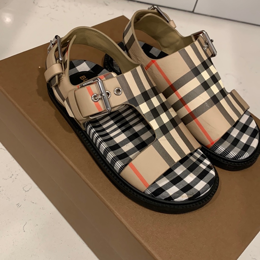 Burberry girls sandals